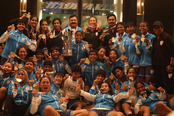ફૂટબોલ ચેમ્પિયનશિપમાં ભારતની જીત પર બાંગ્લાદેશી ચાહકોએ મેદાનમાં મહિલા ટીમ પર કર્યો પથ્થરો;