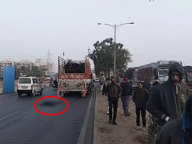 અમદાવાદમાં એસ. પી રિંગ રોડ પર અકસ્માત દર્શન કરી પરત ફરતા પટેલ દંપતીને ટ્રકચાલકે કચડ્યું;