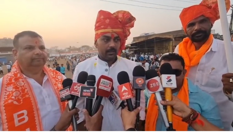 ભાજપ નો ભગવો લહેરાવવા માટે ડેડીયાપાડા ખાતે પારસી ટેકરા થી પીઠા ગ્રાઉન્ડ સુધી ભવ્ય રેલી નું આયોજન